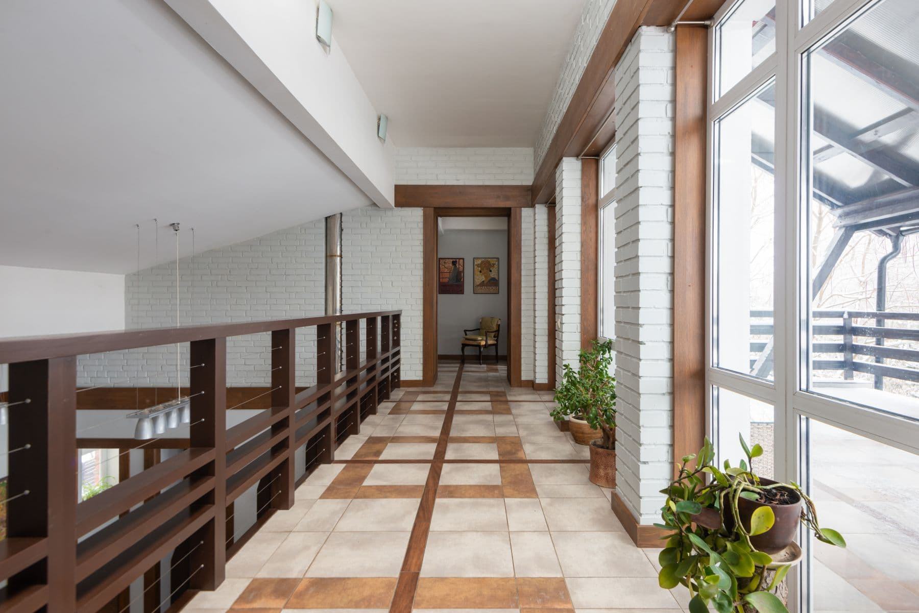 Área de circulação residencial bem conservada